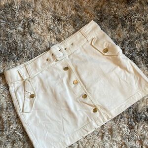 Stylish Cream Mini Skirt with Gold Accents 💛